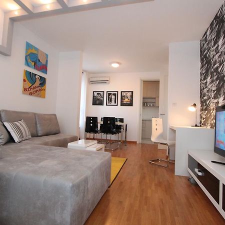 New Belgrade Apartment Neven, Parking 5 Evra Dan Екстер'єр фото